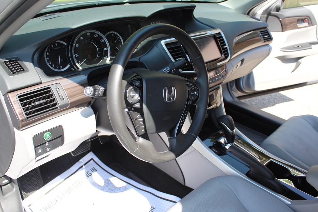 2017 Honda Accord Image 25