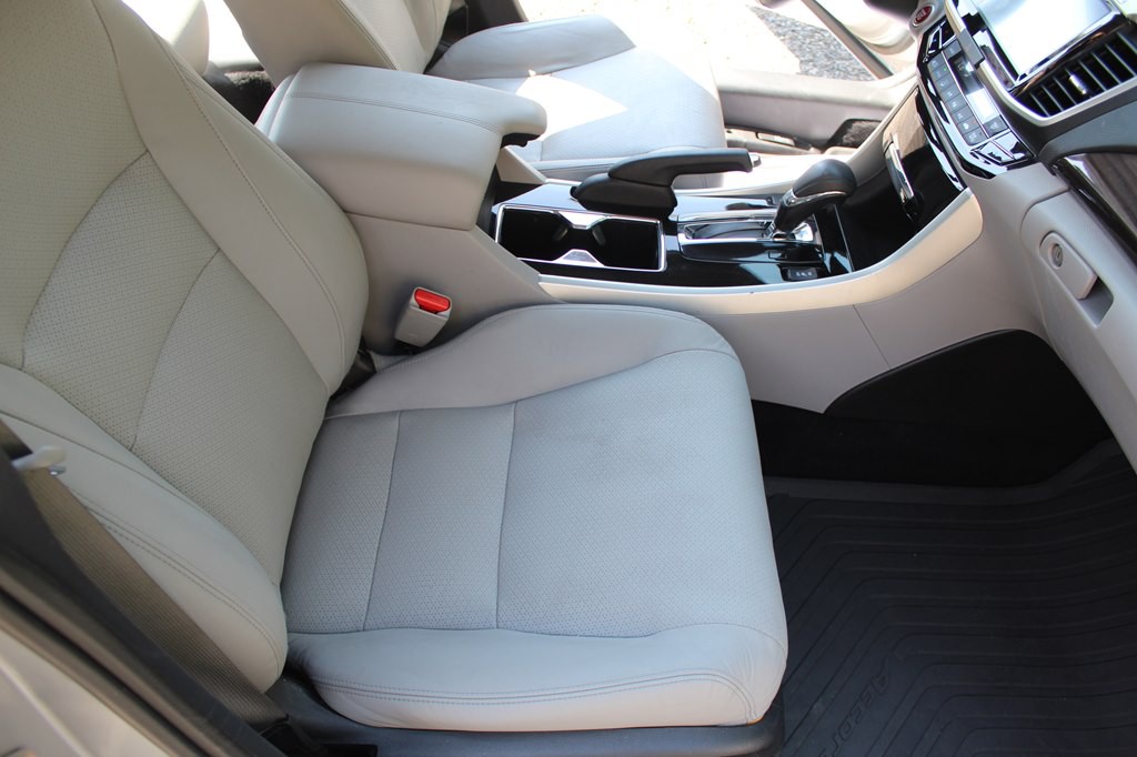 2017 Honda Accord Image 27