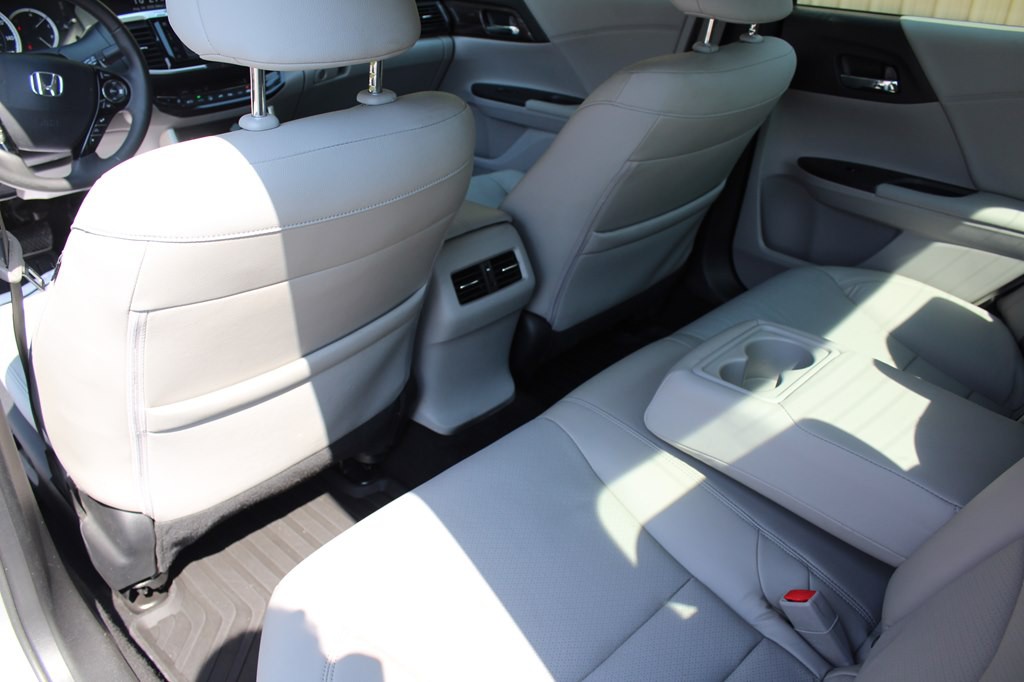 2017 Honda Accord Image 34
