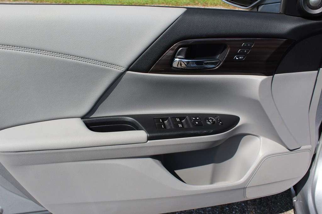 2017 Honda Accord Image 36