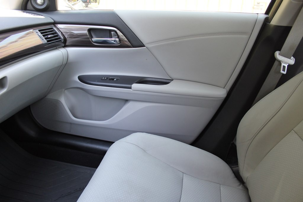 2017 Honda Accord Image 45