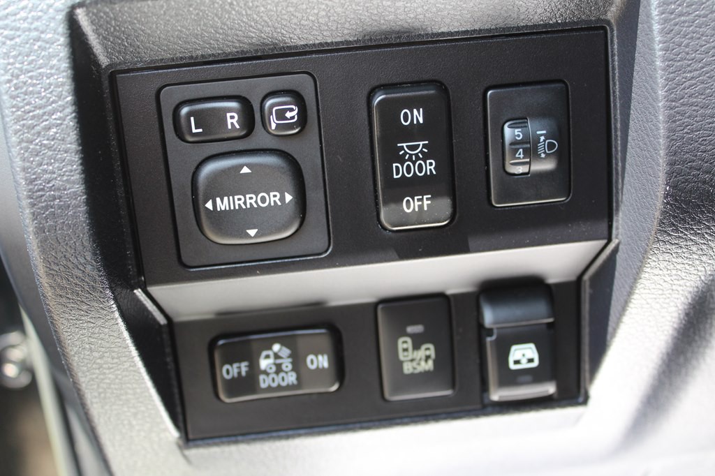 2017 Toyota Tundra Image 36