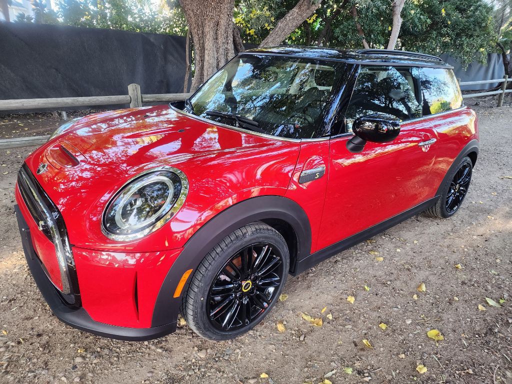 2022 MINI Cooper Image 2