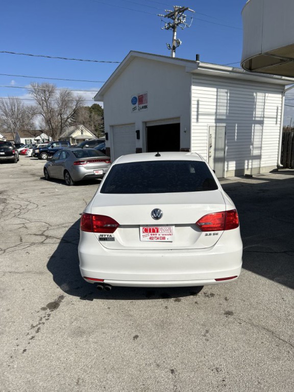 2011 Volkswagen Jetta Image 2