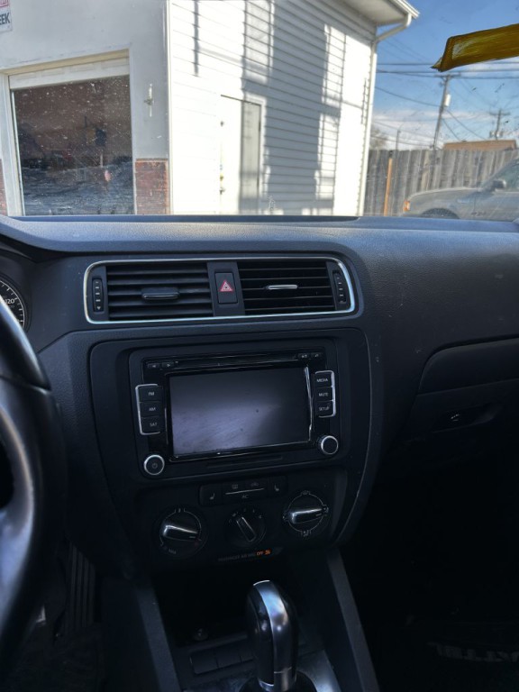 2011 Volkswagen Jetta Image 4