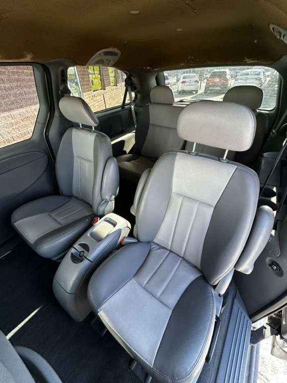 2004 Dodge Grand Caravan Image 3