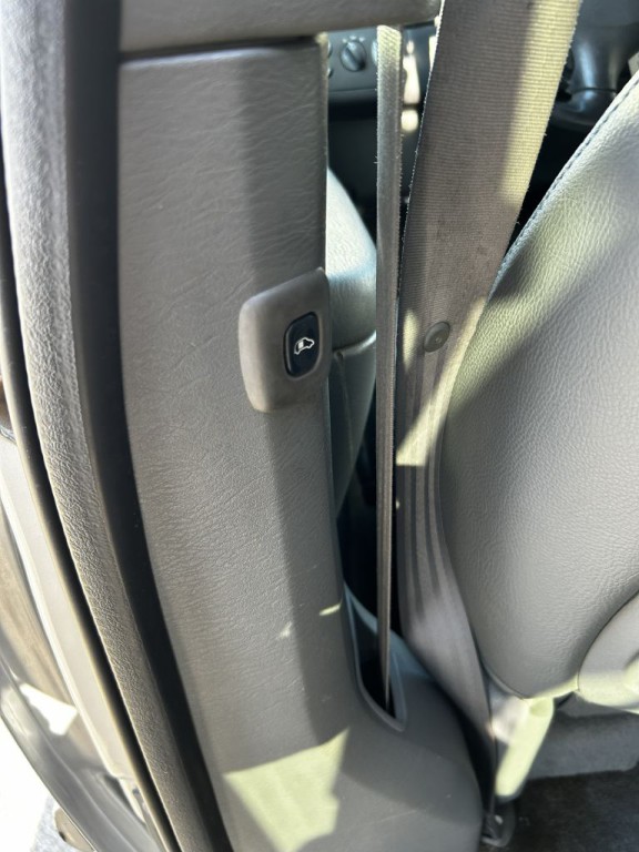 2004 Dodge Grand Caravan Image 4