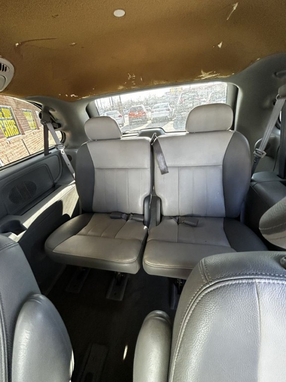 2004 Dodge Grand Caravan Image 8