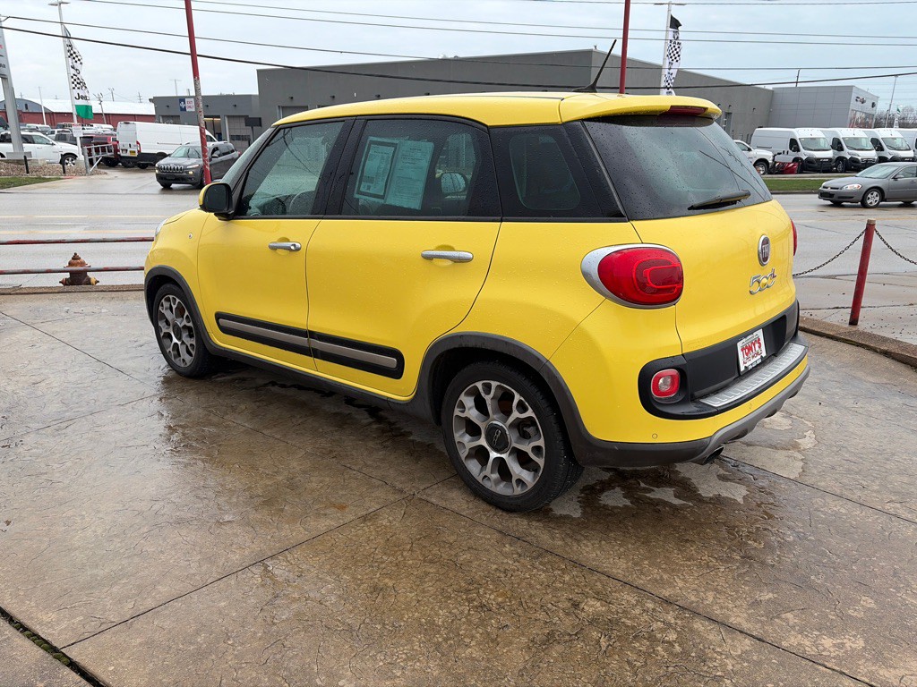 2014 FIAT 500L Image 2