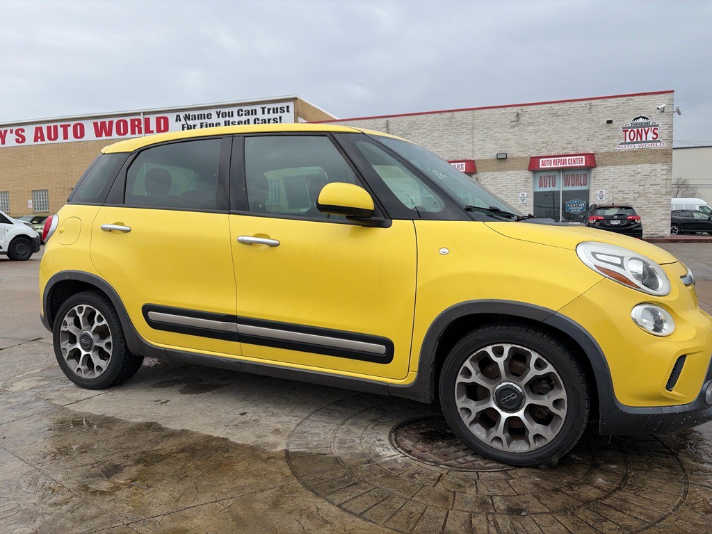 2014 FIAT 500L Image 11