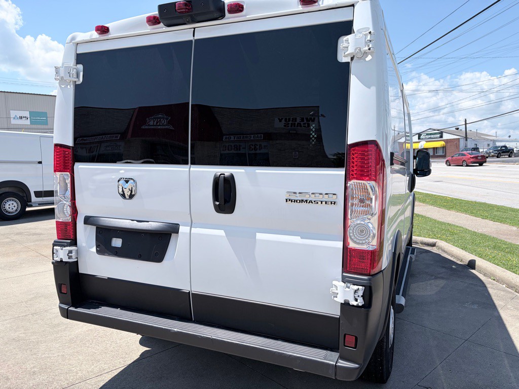 2025 RAM Promaster Image 4
