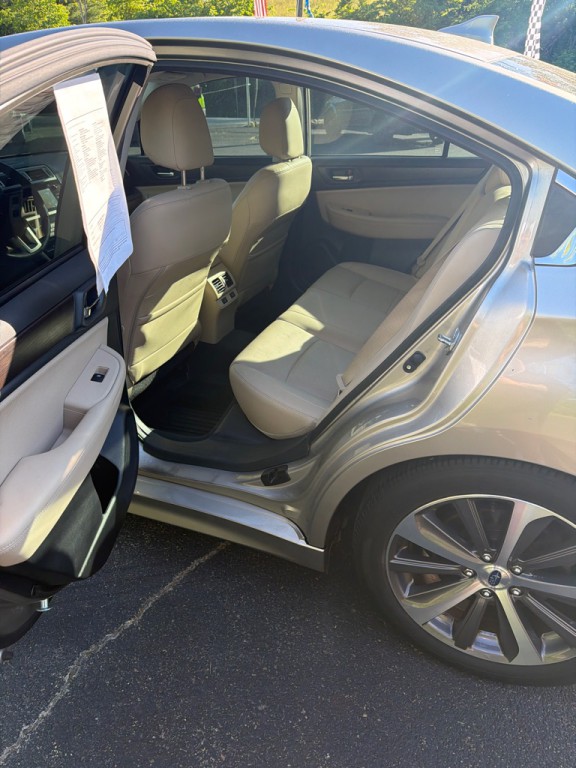 2016 Subaru Legacy Image 9