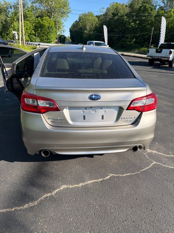 2016 Subaru Legacy Image 10
