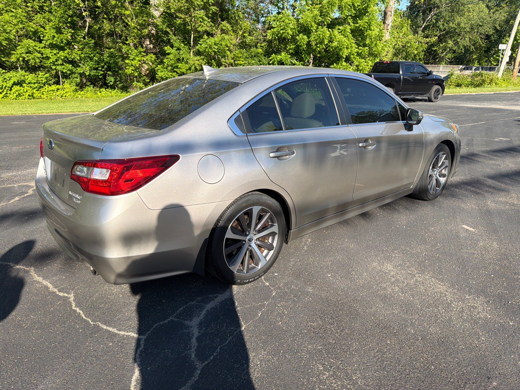2016 Subaru Legacy Image 12