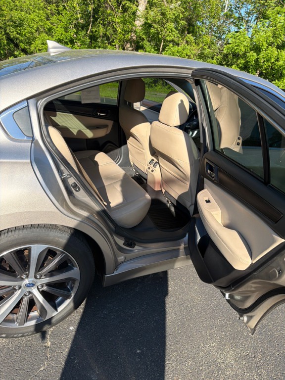 2016 Subaru Legacy Image 13