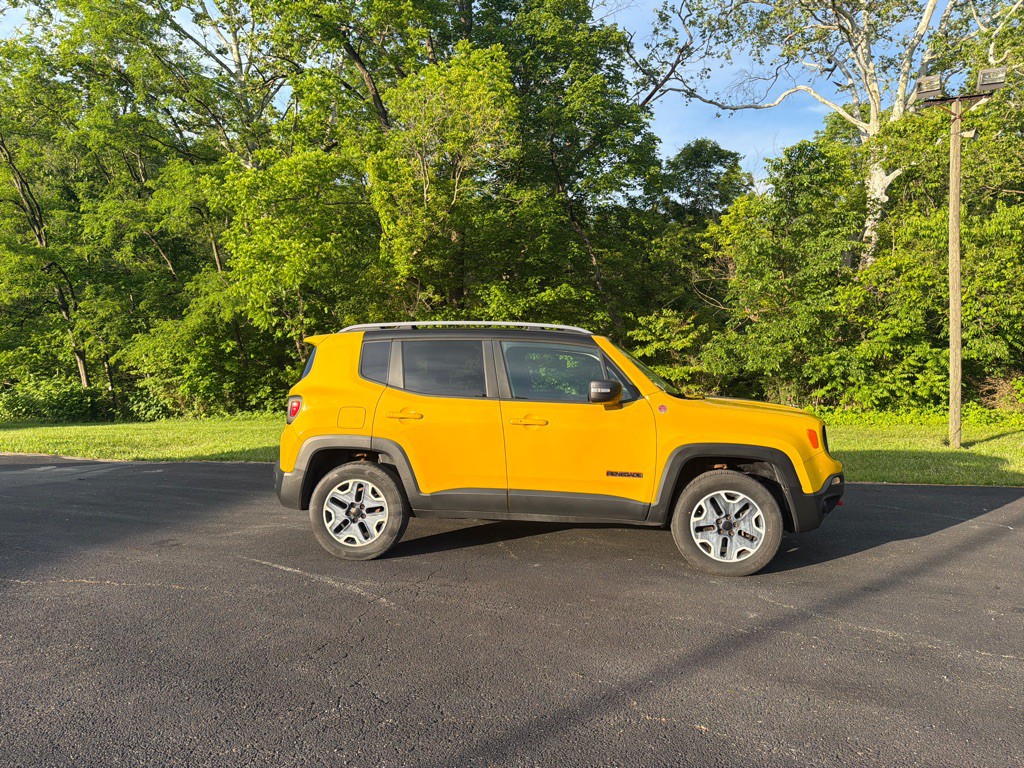 2015 Jeep Renegade Image 2