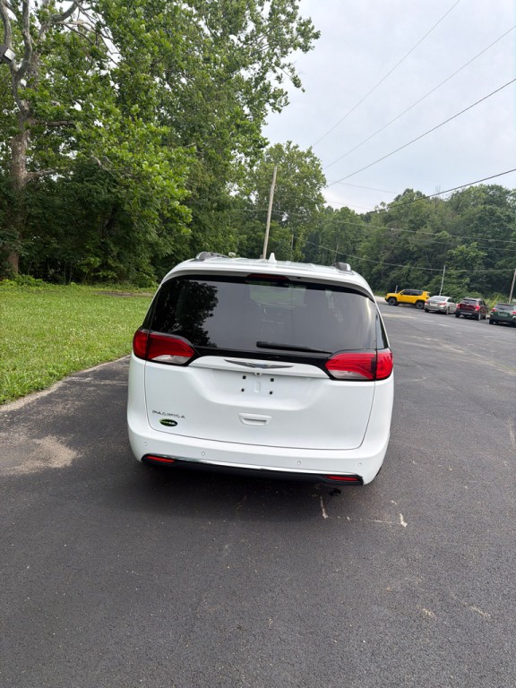 2018 Chrysler Pacifica Image 3
