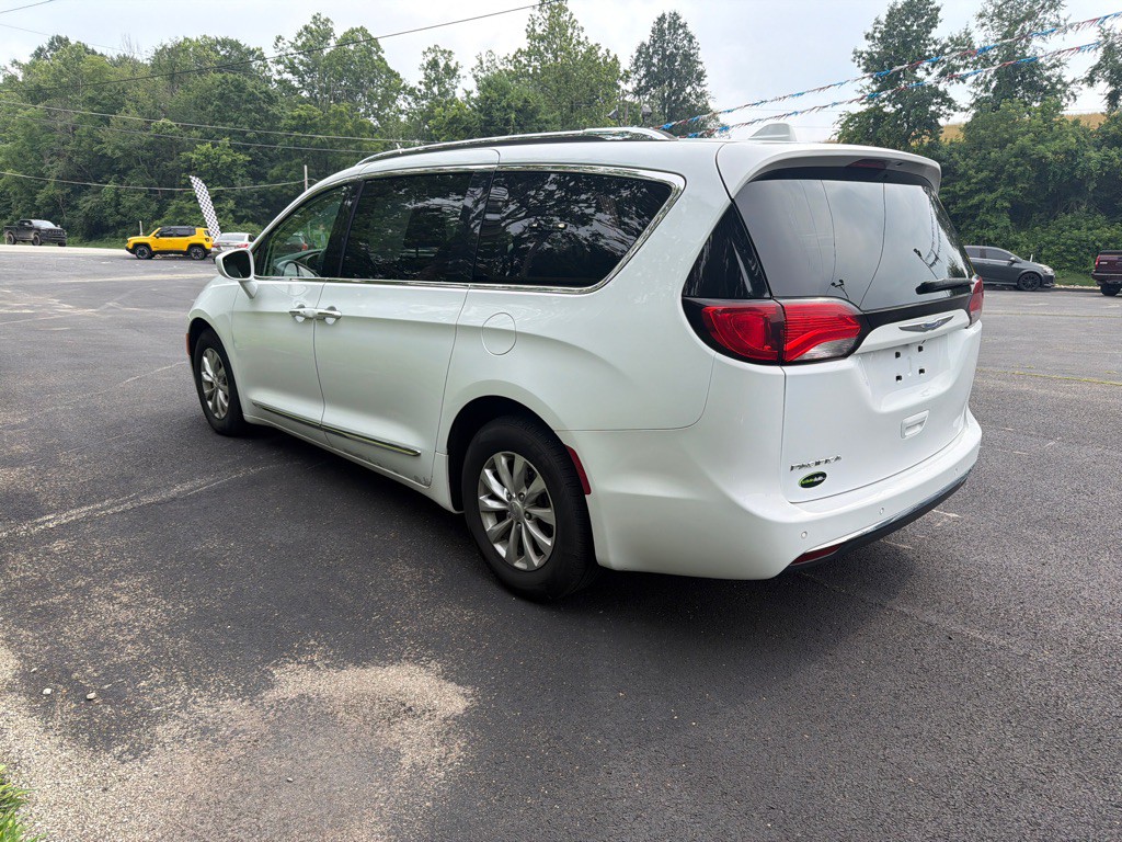 2018 Chrysler Pacifica Image 6