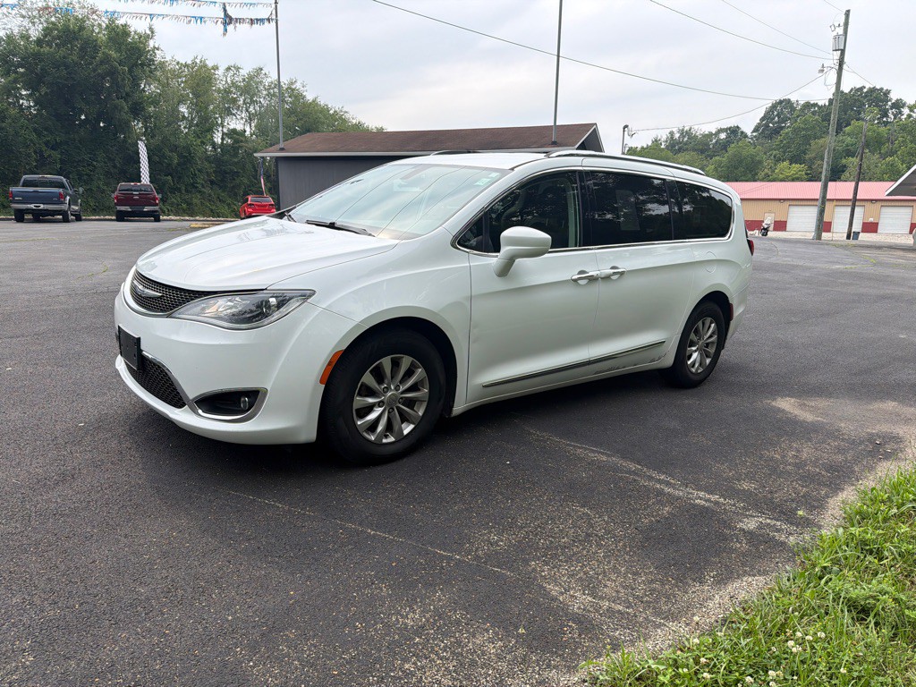 2018 Chrysler Pacifica Image 7