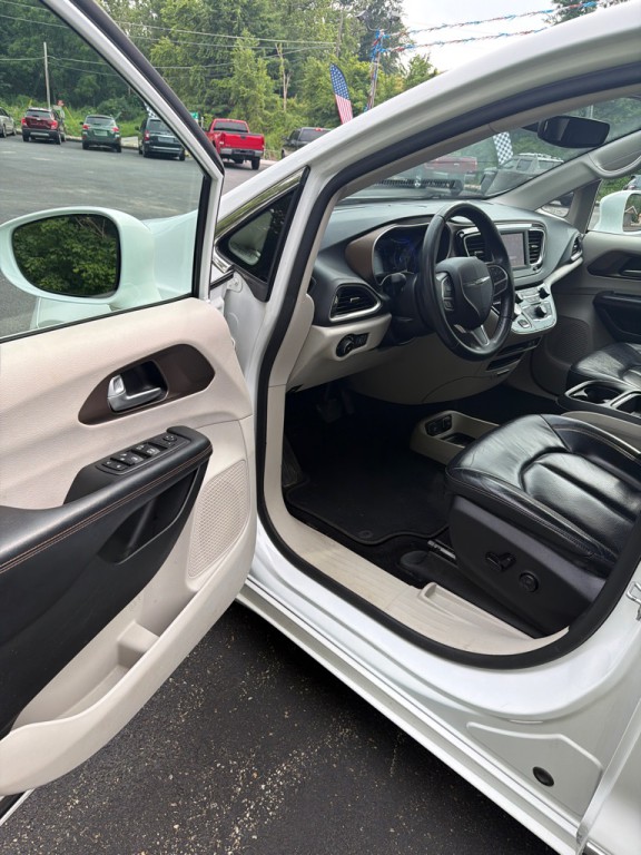 2018 Chrysler Pacifica Image 9