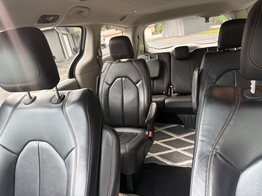 2018 Chrysler Pacifica Image 11