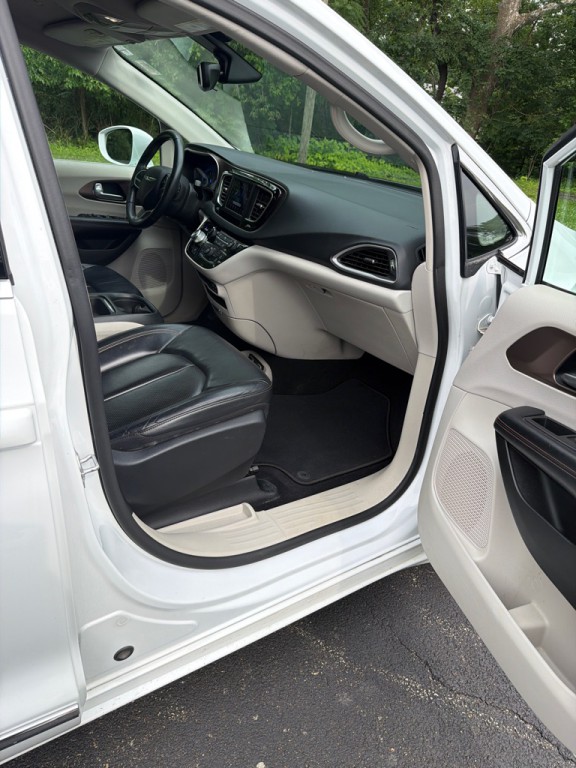 2018 Chrysler Pacifica Image 17