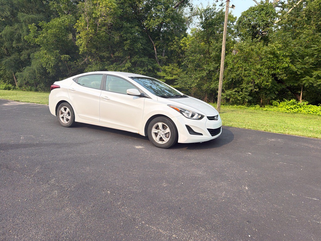 2015 Hyundai Elantra Image 1