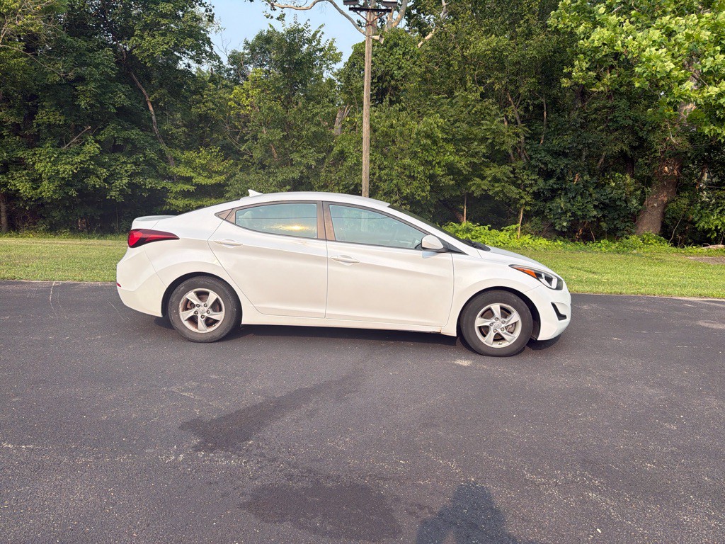 2015 Hyundai Elantra Image 2