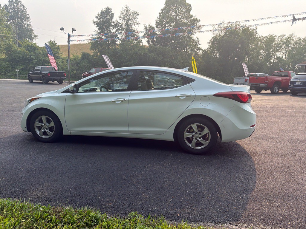 2015 Hyundai Elantra Image 5