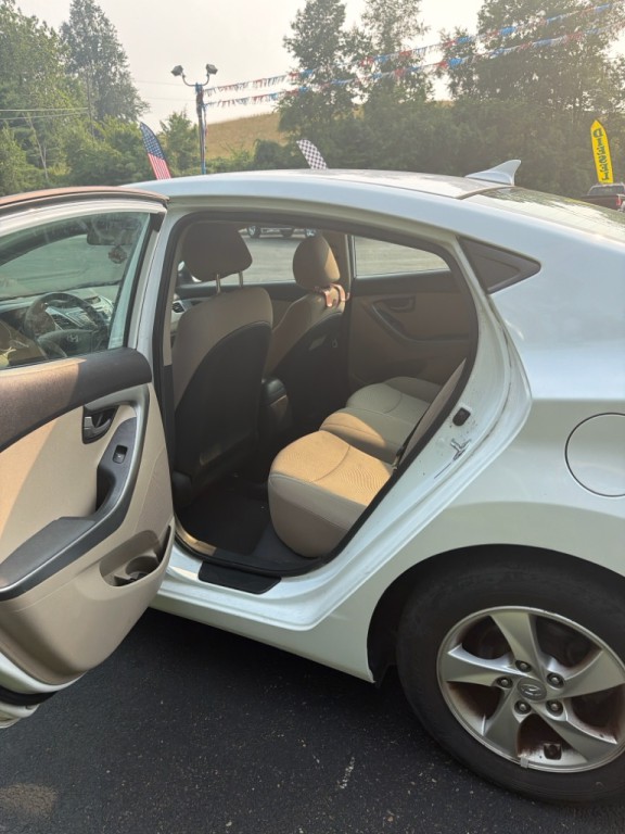 2015 Hyundai Elantra Image 11