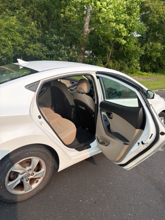 2015 Hyundai Elantra Image 12