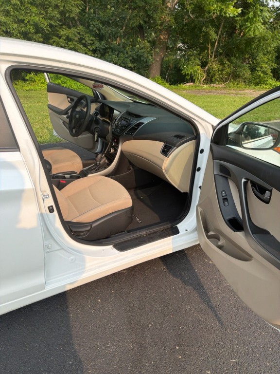 2015 Hyundai Elantra Image 14