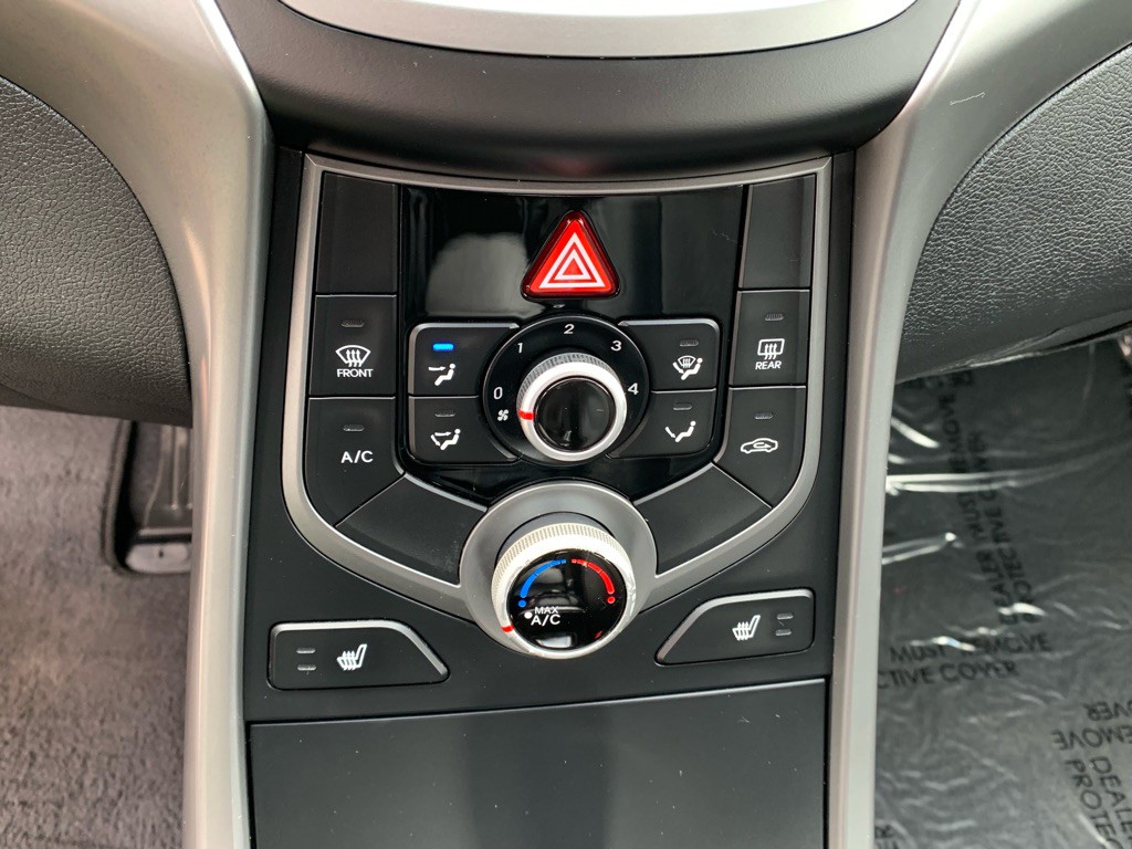 2015 Hyundai Elantra Image 18