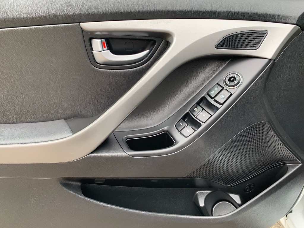 2015 Hyundai Elantra Image 22