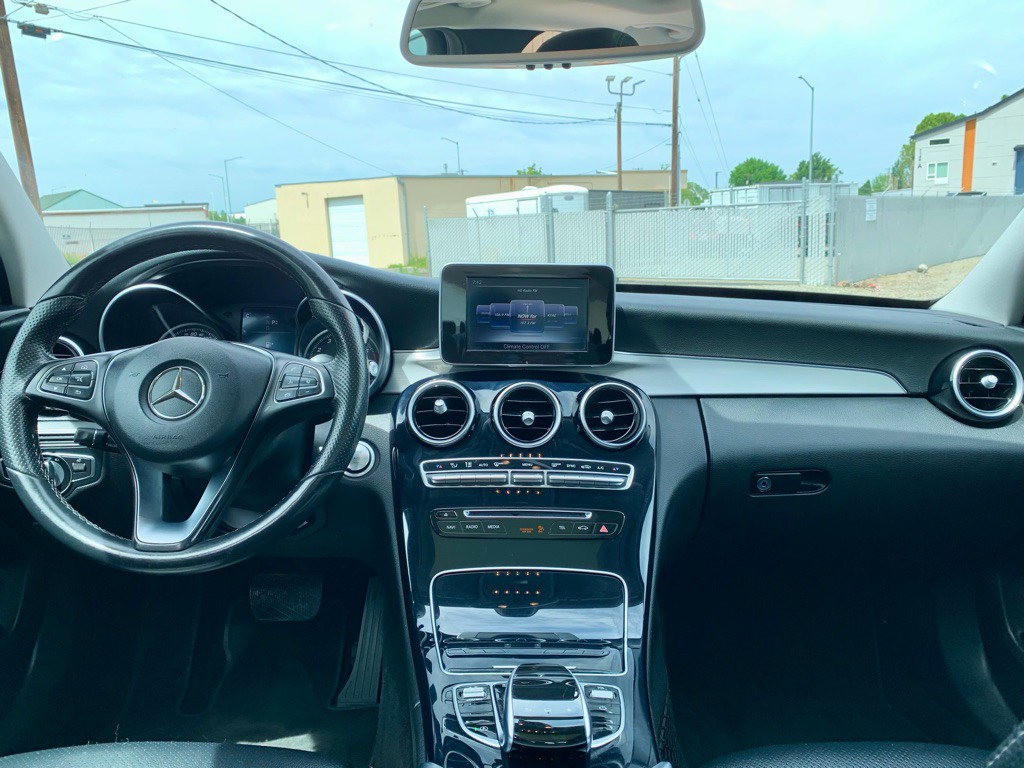 2016 Mercedes-Benz C-Class Image 7