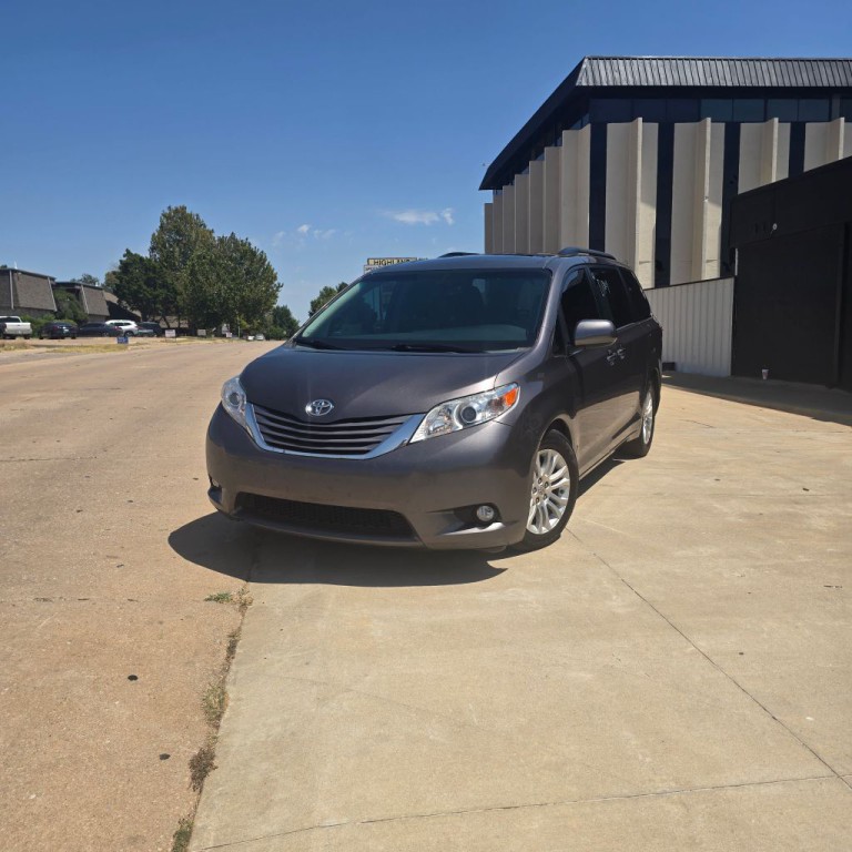 2015 Toyota Sienna XLE 8-PASSENGER