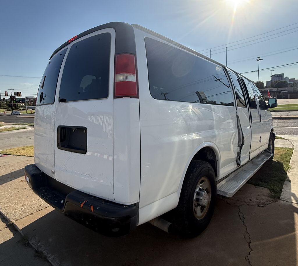 2013 Chevrolet Express Image 12