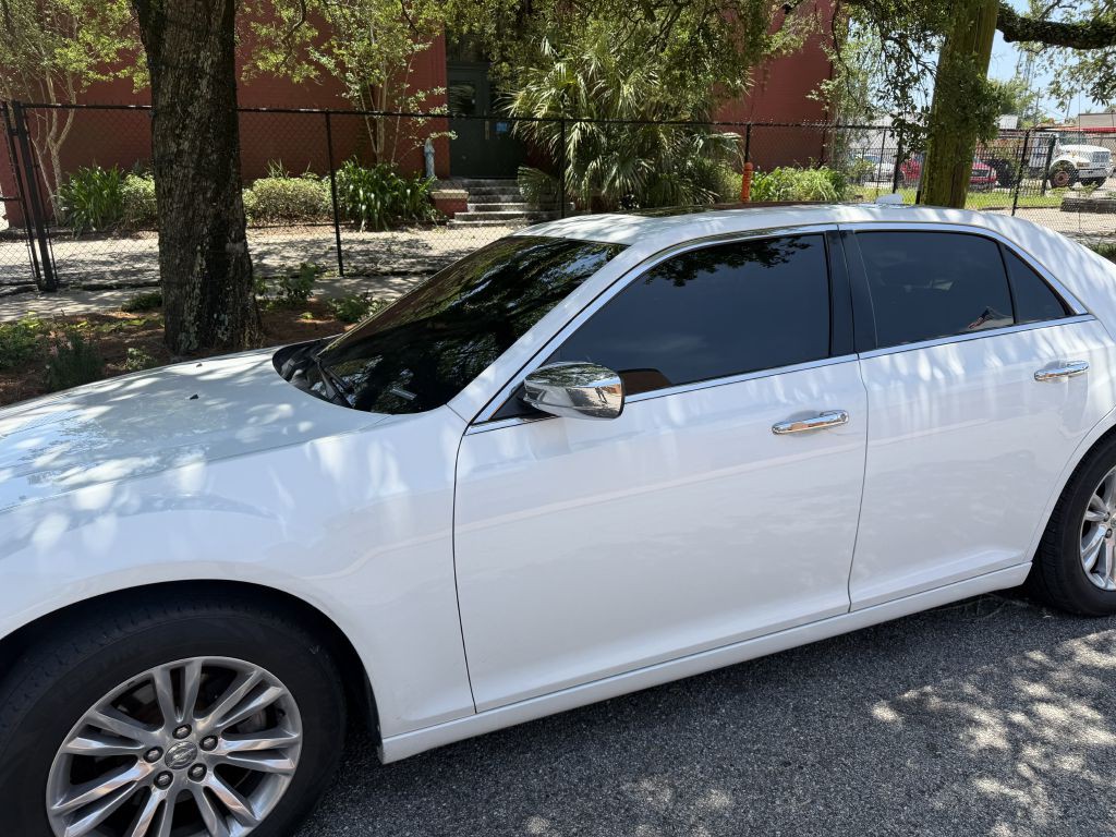 2016 Chrysler 300 Image 2
