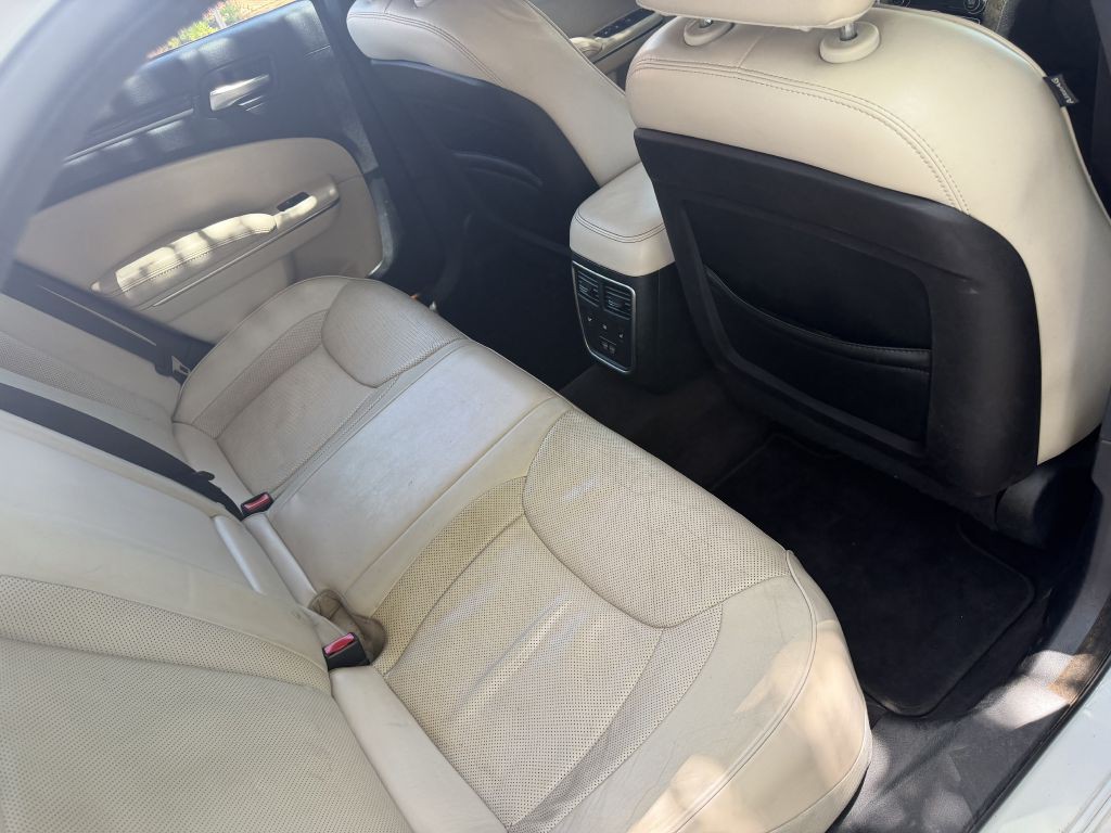 2016 Chrysler 300 Image 6