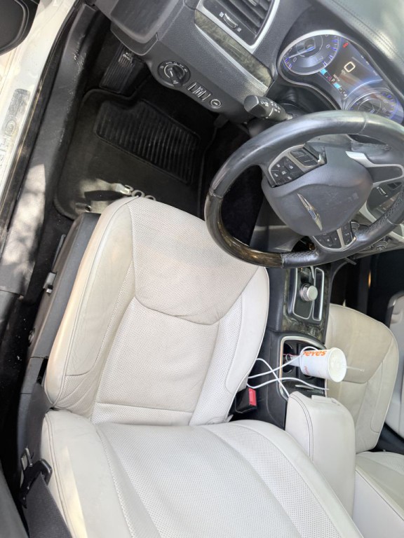 2016 Chrysler 300 Image 8