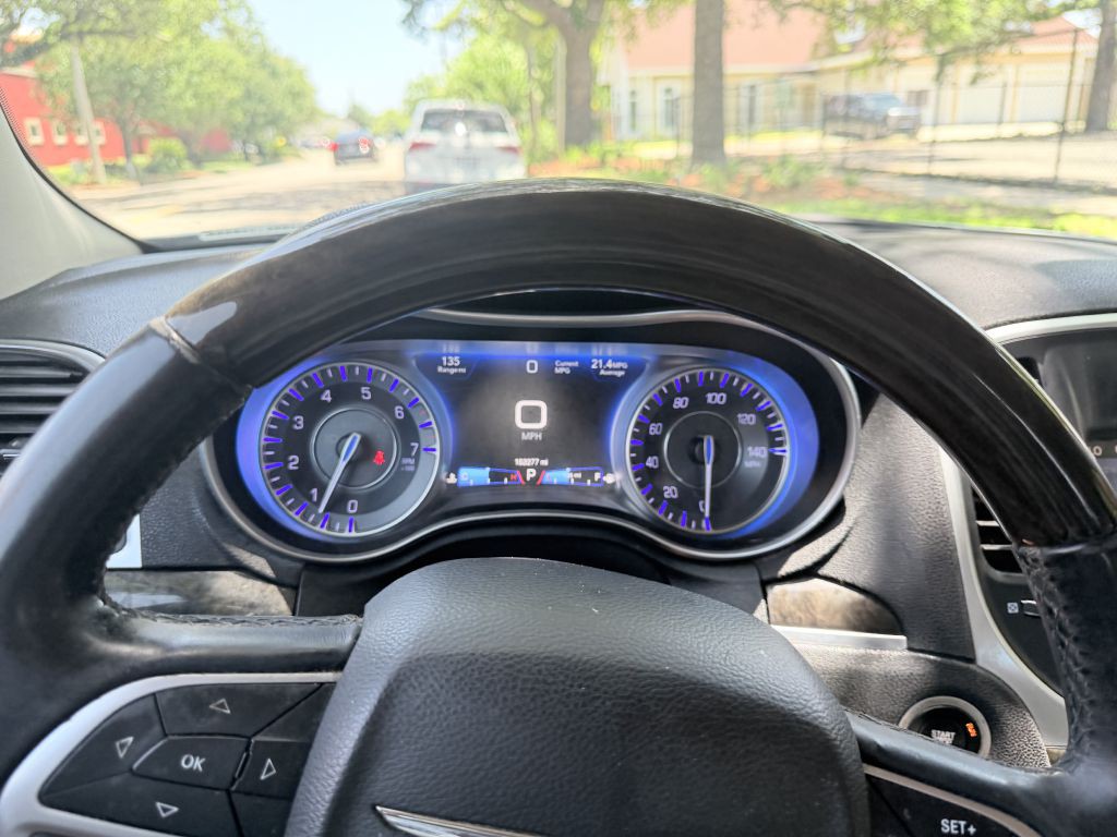 2016 Chrysler 300 Image 10