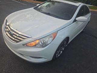 2011 Hyundai Sonata Image 2
