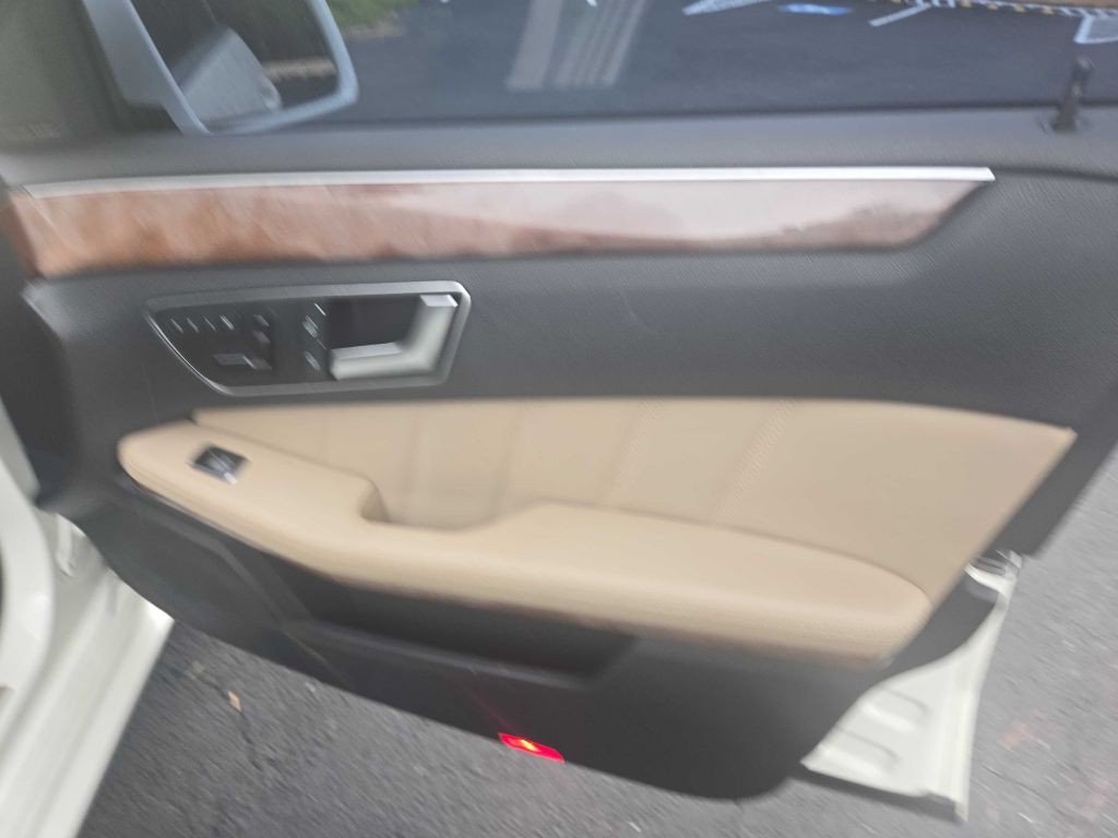 2012 Mercedes-Benz E-Class Image 21
