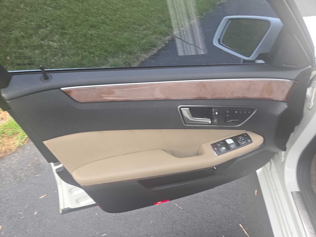 2012 Mercedes-Benz E-Class Image 24