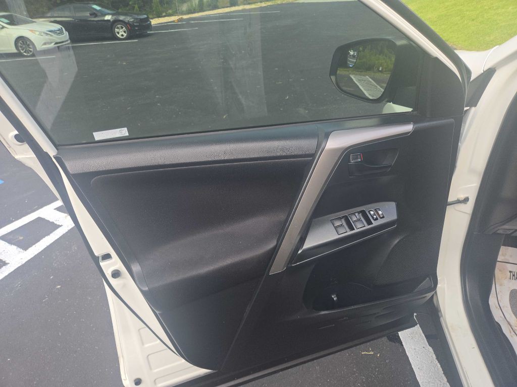2018 Toyota Rav4 Image 21