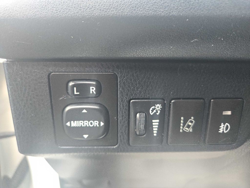 2018 Toyota Rav4 Image 24