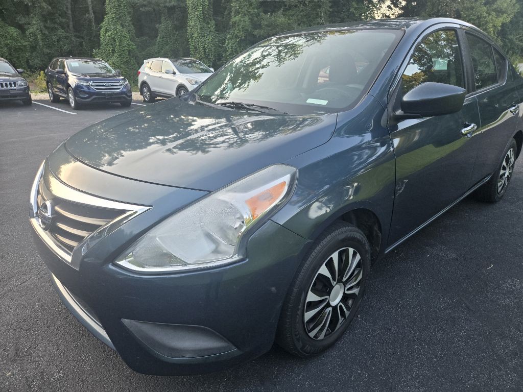 2017 Nissan Versa Image 2