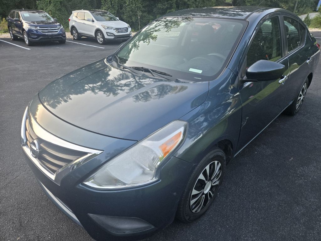 2017 Nissan Versa Image 3
