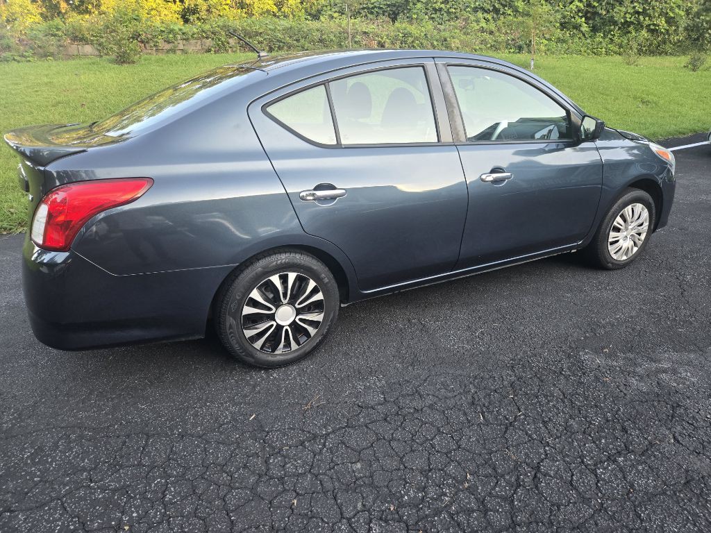 2017 Nissan Versa Image 5