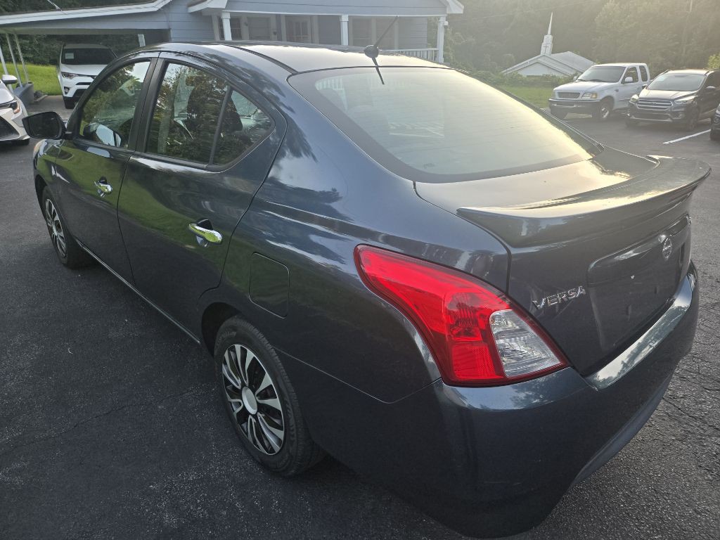 2017 Nissan Versa Image 9